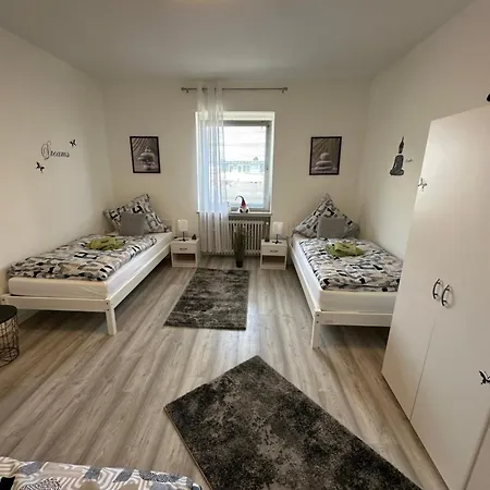 Knobloch Louis Apartman *