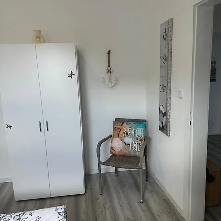 Knobloch Louis Apartman *